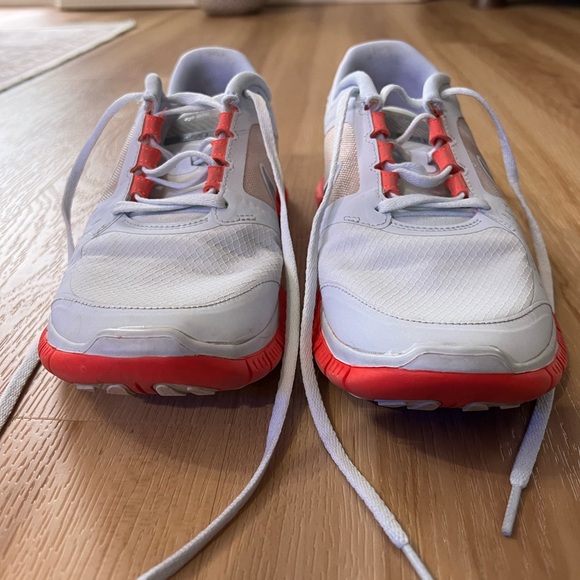 Women’s Nike Athletic Shoe 9.5 x2 - Picture 2 of 12